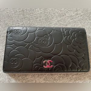 ❌SOLD❌ Chanel Camellia CC Embossed Bifold Leather Wallet